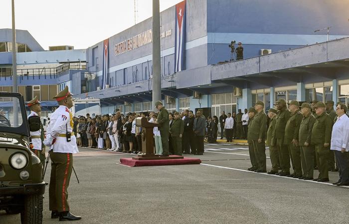 32 combatientes y Venezuela