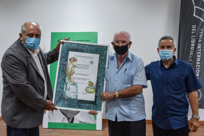 reconocimiento al destacado economista