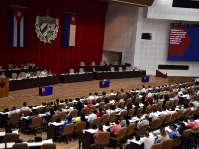 Debatirán hoy política para Ley de la Empresa Estatal Socialista