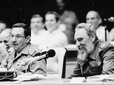  Fidel y Raúl en el congreso del partido.jpg (44.63 KB)