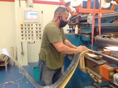  La-planta-recibe-transformadores-averiados-de-toda-Venezuela-y-luego-les-devuelve-su-vida-útil.-580x435.jpg (56.1 KB)