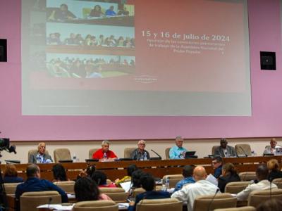 Ministro de Economía: Se avanza en la descentralización de competencias, pero no es suficiente