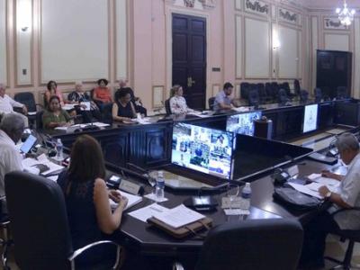 Asumir con rigor e integralidad el proceso de implementación de las medidas para corregir distorsiones y reimpulsar la economía