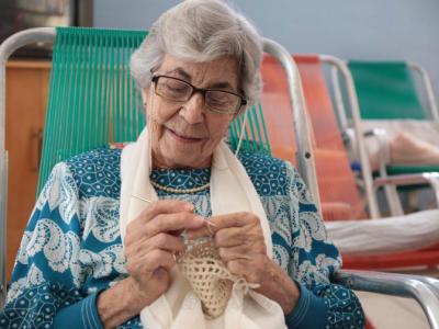 los cuidados y el resguardo de las personas adultas mayores