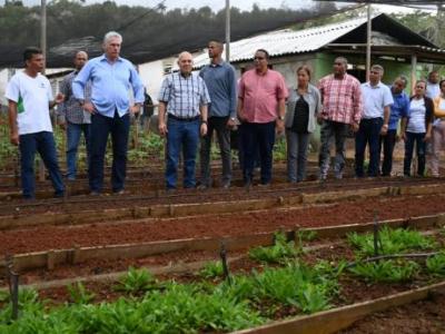 Recorrido del presidente y contacto con el pueblo