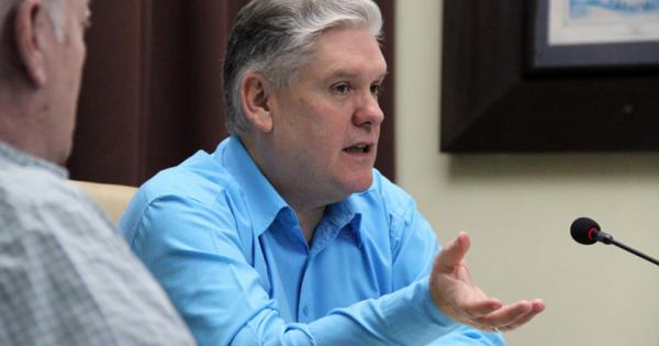 explotar al máximo capacidades industriales ociosas