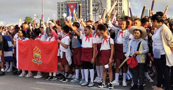 Recuerdan pioneros cubanos a José Martí