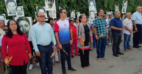 tributo a víctimas del crimen de Barbados en Necrópolis de Colón