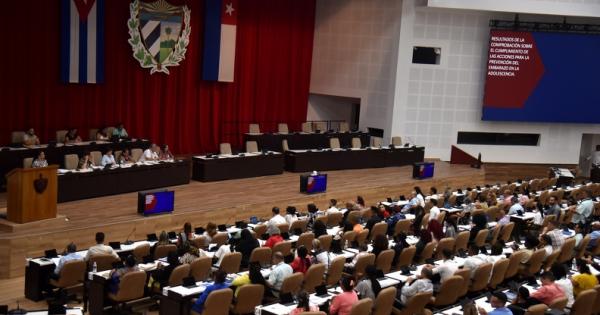 Debatirán hoy política para Ley de la Empresa Estatal Socialista