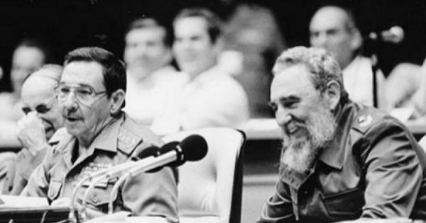 Fidel y Raúl en el congreso del partido.jpg (44.63 KB)
