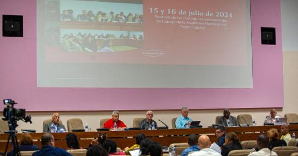 Ministro de Economía: Se avanza en la descentralización de competencias, pero no es suficiente