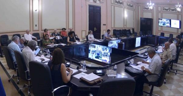 Asumir con rigor e integralidad el proceso de implementación de las medidas para corregir distorsiones y reimpulsar la economía