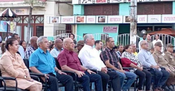 Encabeza Presidente Cubano celebración del aniversario 63 de la Proclamación del Carácter Socialista de la Revolución