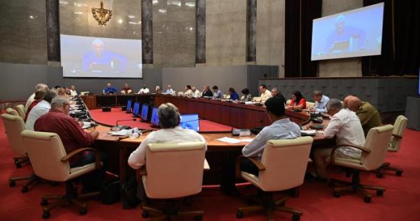 Díaz-Canel en reunión del Consejo de Ministros: “El momento es difícil, pero podemos superarlo”