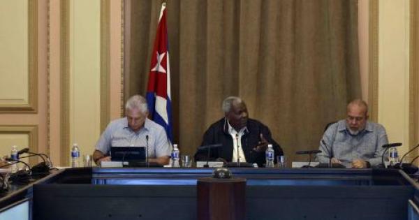 Corregir distorsiones y reimpulsar la economía debe ser una guía del país