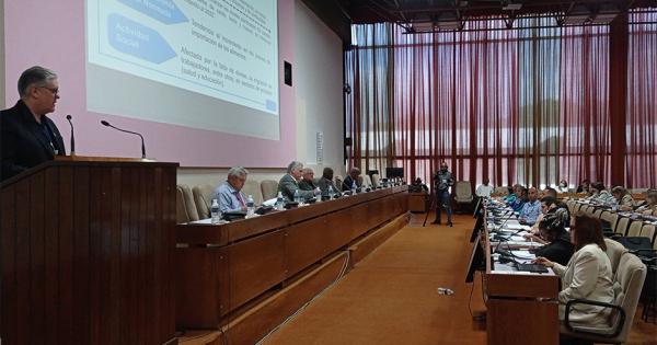 VII Pleno del PCC. Economía
