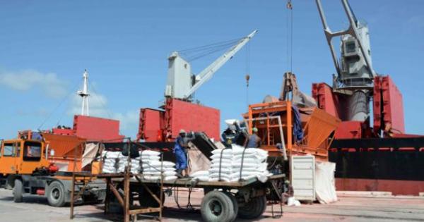La cadena puerto transporte economía interna lleva con rigor una serie de medidas con el fin de no detener el flujo de mercancías básicas para la población.