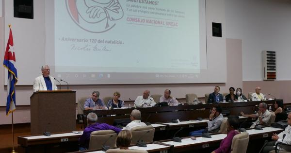 “¡Aquí estamos!”, han dicho los artistas e intelectuales de la Revolución